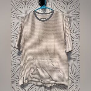 astrnəmē Men’s Short Sleeve Shirt Front Pocket  Size Small Cream/Gray